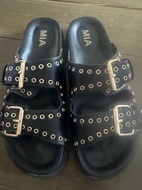 Mia Brooklyn Slide Black Sandals with Gold Grommet Detail size 8